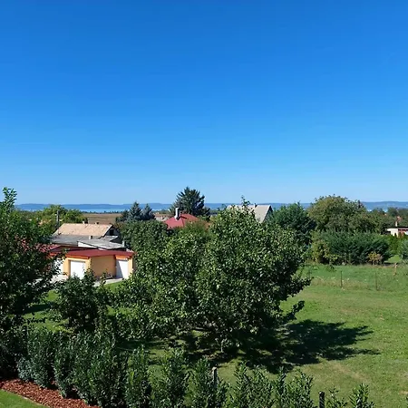 Vitorlás Apartman Balatonszárszó